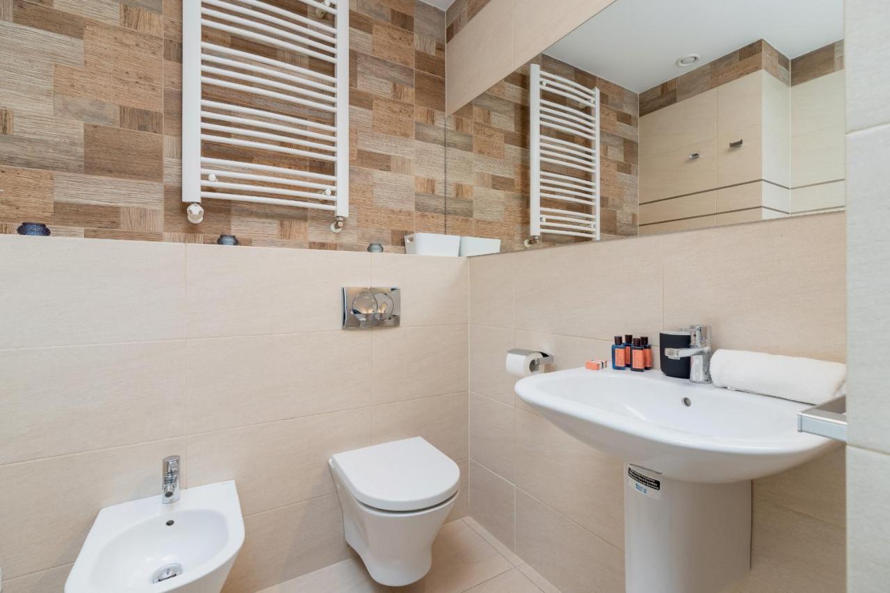 Politechnika Krakowska Apartment By Renters Prestige Exteriör bild