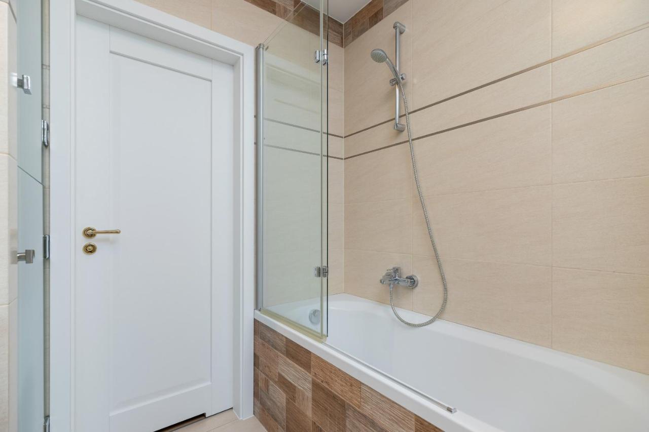 Politechnika Krakowska Apartment By Renters Prestige Exteriör bild